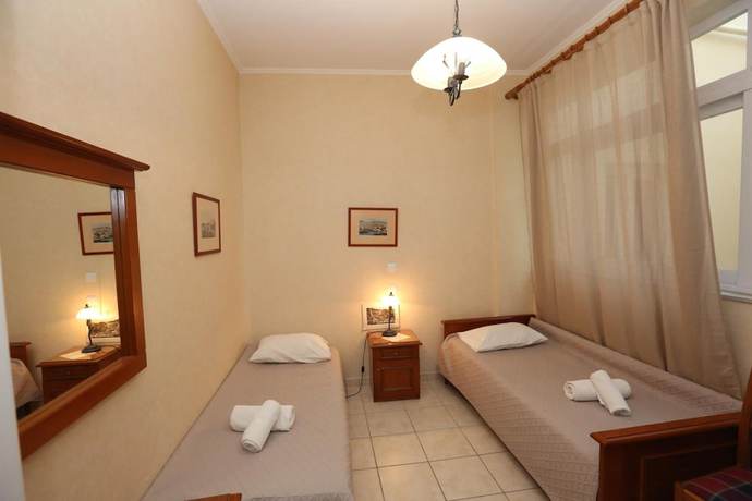 Imagen de la habitación del Hotel Aigli Syros. Foto 10
