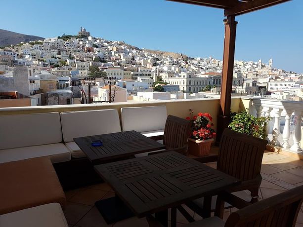 Imagen de la habitación del Hotel Aigli Syros. Foto 12
