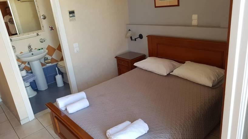 Imagen de la habitación del Hotel Aigli Syros. Foto 15