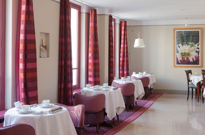 Imagen del bar/restaurante del Hotel Aiglon. Foto 4