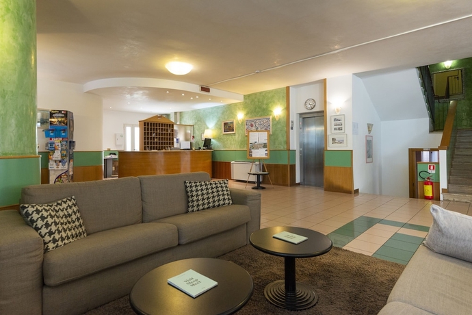 Imagen de los interiores del Hotel Aiglon, Rimini. Foto 17