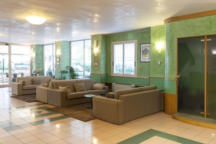 Imagen de los interiores del Hotel Aiglon, Rimini. Foto 18
