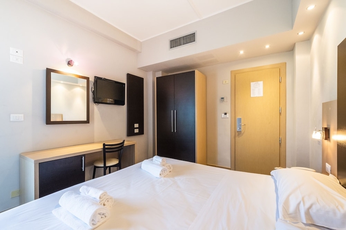Imagen de la habitación del Hotel Aiglon, Rimini. Foto 13
