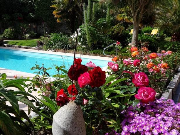 Imagen de la piscina del Hotel Aigue Marine. Foto 8