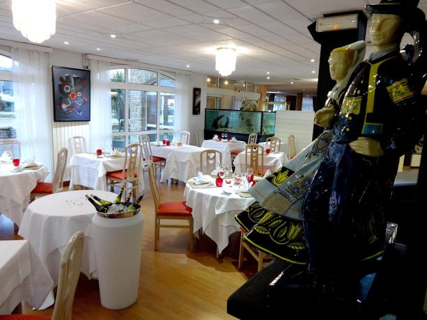 Imagen del bar/restaurante del Hotel Aigue Marine. Foto 2