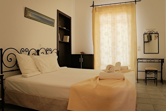 Imagen de la habitación del Hotel Ailouros summer hotel. Foto 5