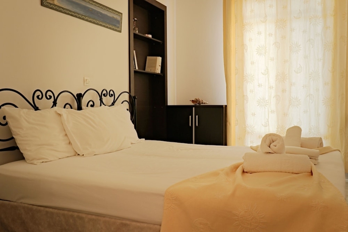 Imagen de la habitación del Hotel Ailouros summer hotel. Foto 8