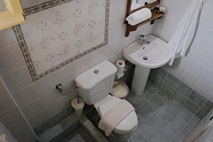 Imagen de la habitación del Hotel Ailouros summer hotel. Foto 13