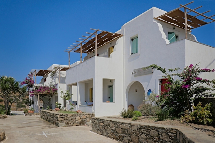 Imagen de los exteriores del Hotel Ailouros summer hotel. Foto 16