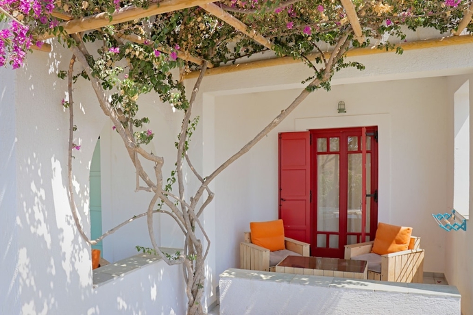 Imagen de los exteriores del Hotel Ailouros summer hotel. Foto 18