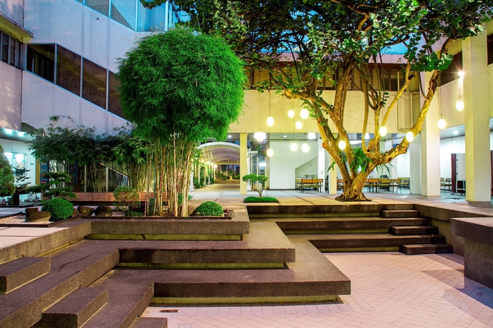Imagen de los exteriores del Hotel Aim Conference Center Manila. Foto 6