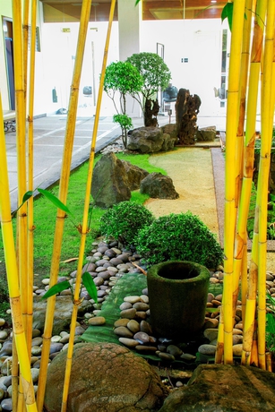 Imagen de los exteriores del Hotel Aim Conference Center Manila. Foto 7