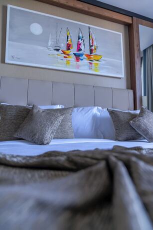 Imagen de la habitación del Hotel Ain Benian. Foto 11