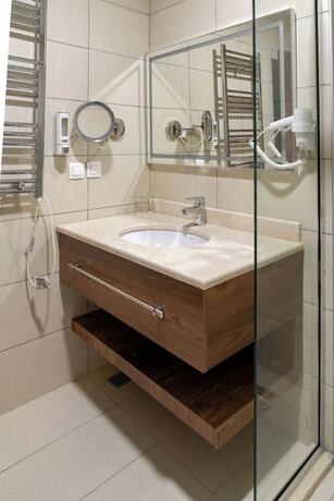 Imagen de la habitación del Hotel Ain Benian. Foto 12
