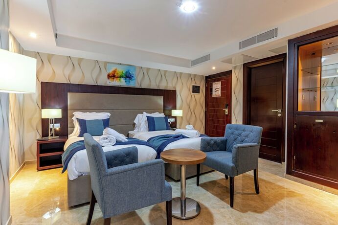 Imagen de la habitación del Hotel Ain Benian. Foto 13