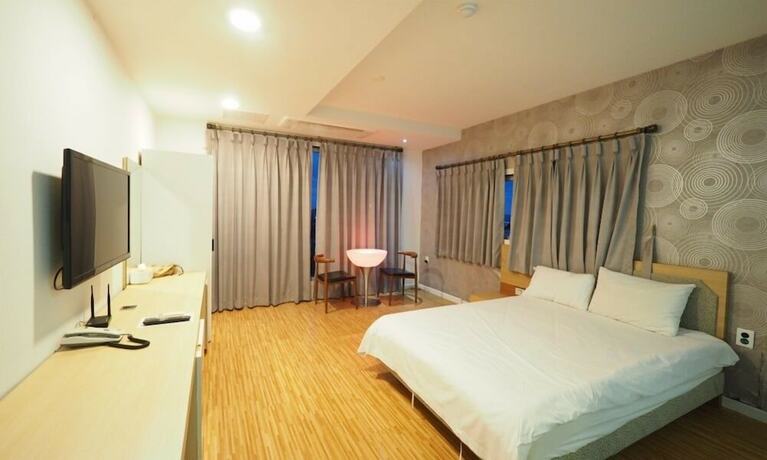 Imagen de la habitación del Hotel Ain People. Foto 16