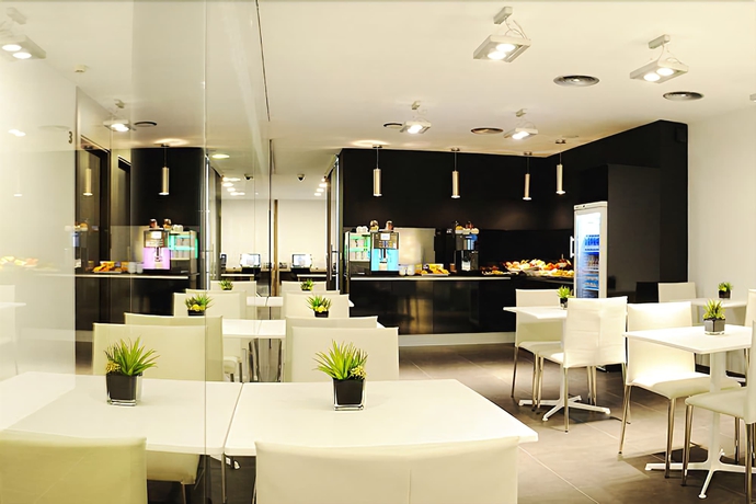 Imagen del bar/restaurante del Hotel Air Rooms Madrid By Hellosky. Foto 4