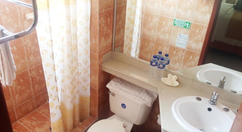 Imagen de la habitación del Hotel Air Suites. Foto 3