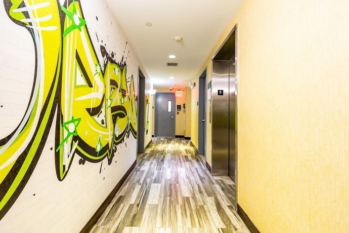 Imagen de los interiores del Hotel AirTrain Plaza Hotel JFK Airport. Foto 12