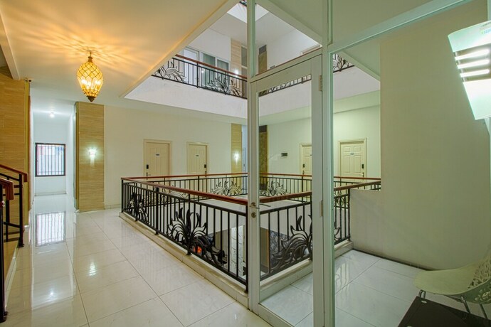 Imagen de los interiores del Hotel Aira Rooms Anggrek Serat Bsd. Foto 13