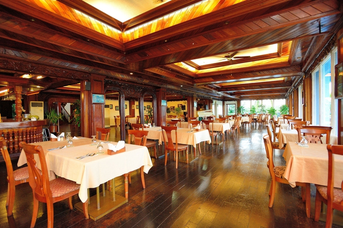 Imagen del bar/restaurante del Hotel Airai Water Paradise and Spa. Foto 2