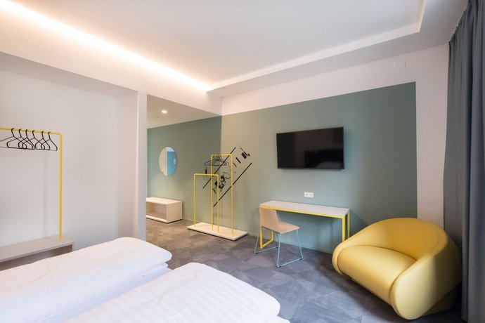 Imagen de la habitación del Hotel Airbase. Foto 5