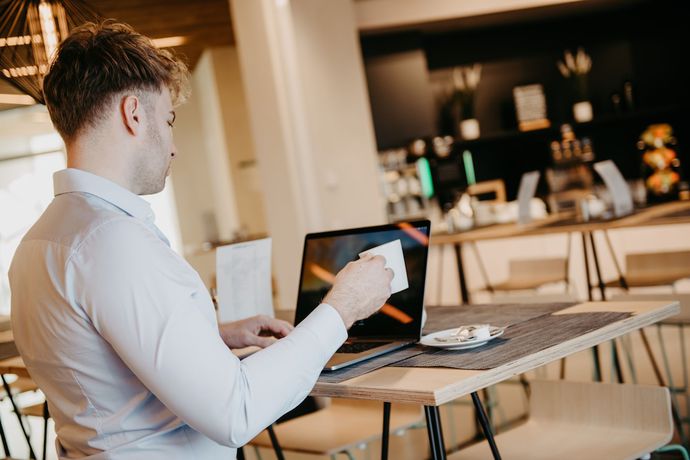 Imagen de los interiores del Hotel Airbase. Foto 20