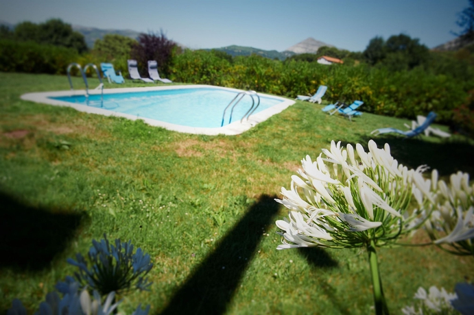 Imagen de la piscina del Hotel Aire De Ruesga. Foto 12