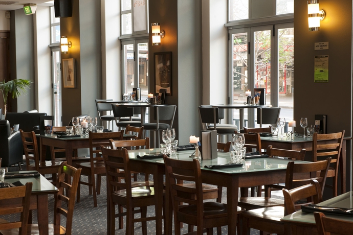 Imagen del bar/restaurante del Hotel Airedale Boutique Suites. Foto 4