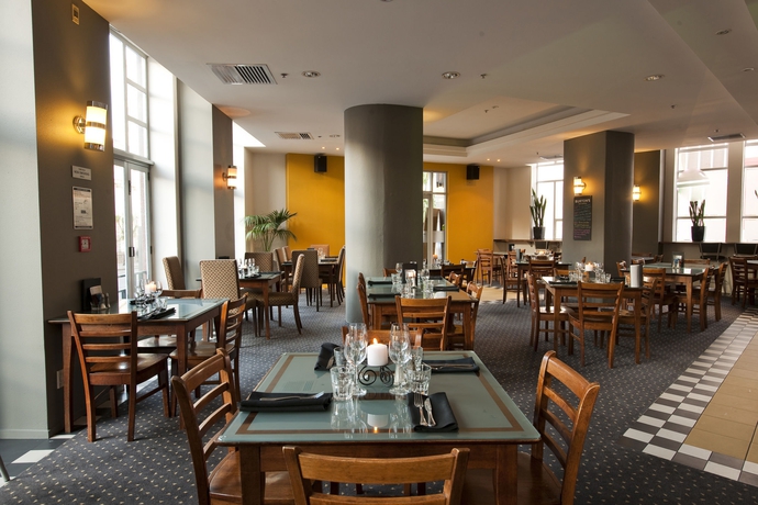 Imagen del bar/restaurante del Hotel Airedale Boutique Suites. Foto 5