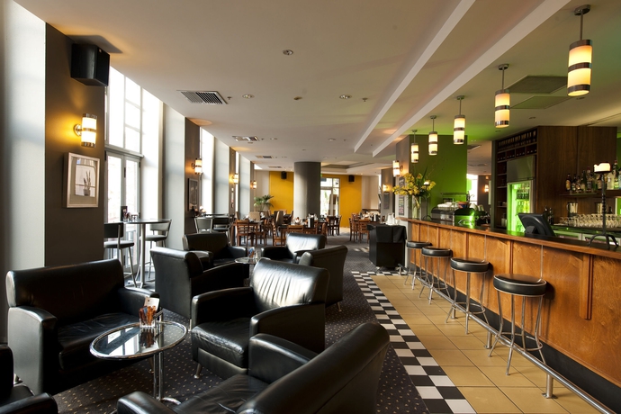 Imagen del bar/restaurante del Hotel Airedale Boutique Suites. Foto 6