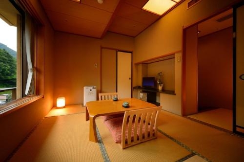 Imagen de la habitación del Hotel Airinkan. Foto 10