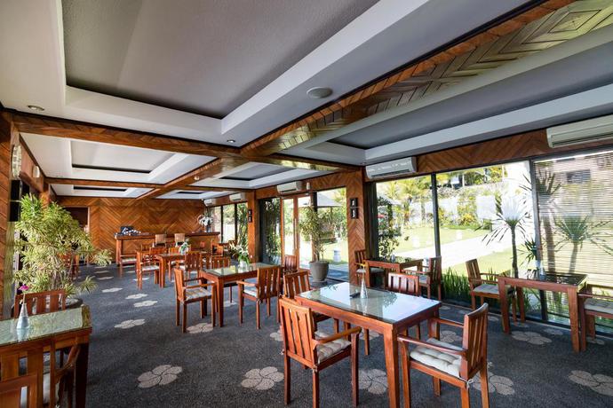 Imagen del bar/restaurante del Hotel Airis Luxury Villas and Spa. Foto 3