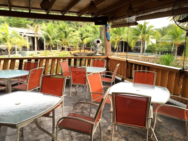 Imagen del bar/restaurante del Hotel Airis Sanctuary Resort. Foto 6