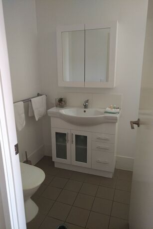 Imagen de la habitación del Hotel Airlie Central Apartments. Foto 18