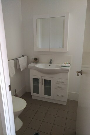 Imagen de la habitación del Hotel Airlie Central Apartments. Foto 21