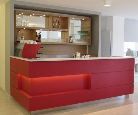 Imagen del bar/restaurante del Hotel Airmotel. Foto 3