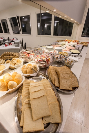 Imagen del bar/restaurante del Hotel Airmotel. Foto 7