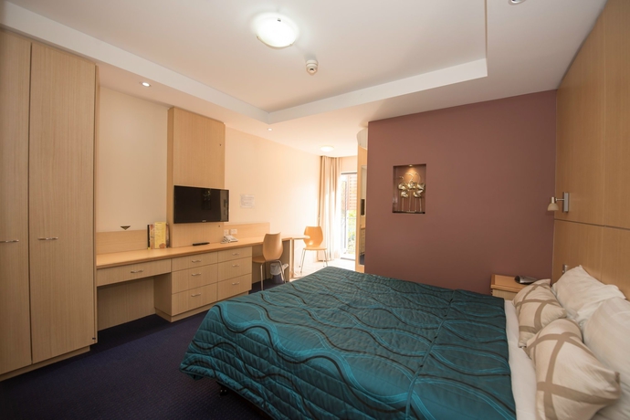 Imagen de la habitación del Hotel Airolodge International. Foto 11