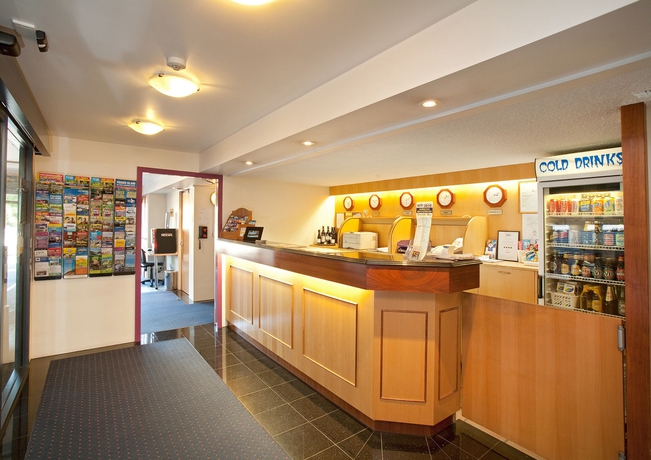 Imagen de los interiores del Hotel Airolodge International. Foto 16