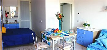 Imagen de la piscina del Hotel Airone Bianco Residence Village. Foto 16