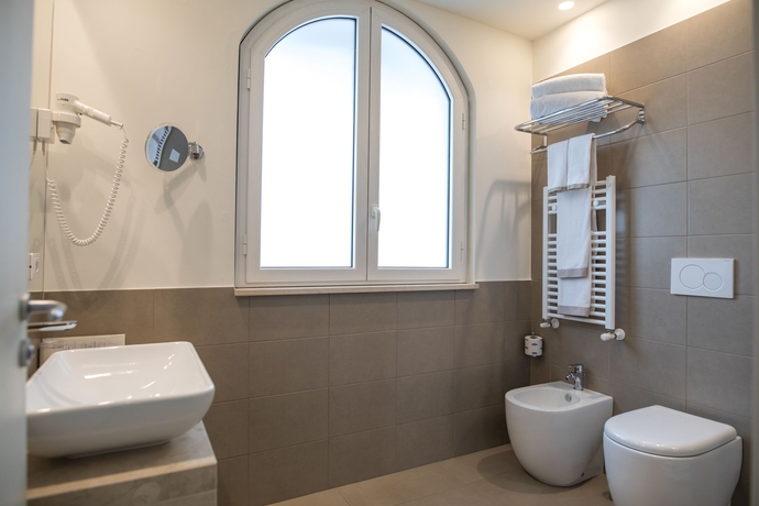 Imagen de la habitación del Hotel Airone City. Foto 17