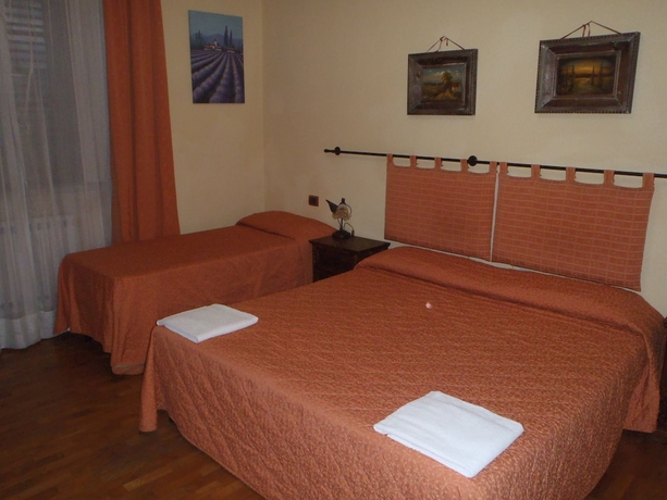 Imagen de la habitación del Hotel Airone Pisa Park. Foto 9