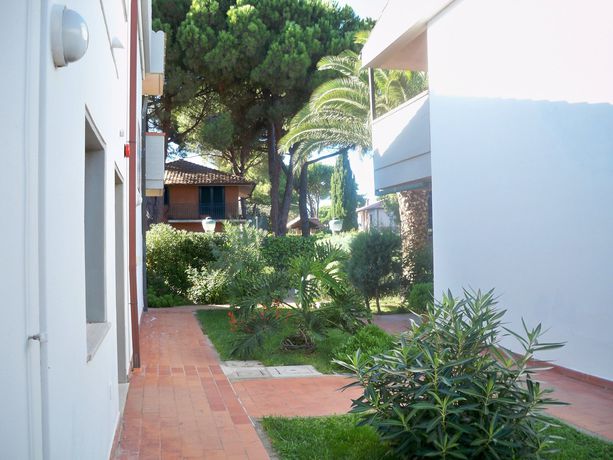 Imagen de los exteriores del Hotel Airone Residenza Turistico Alberghiera. Foto 9