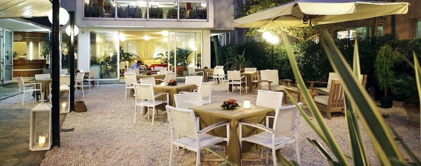 Imagen del bar/restaurante del Hotel Airone, Rimini. Foto 9