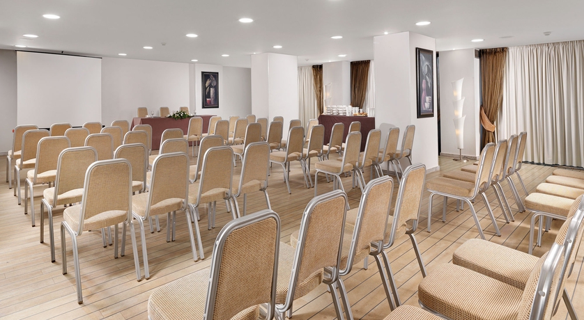 Imagen de los interiores del Hotel Airotel Achaia Beach. Foto 11