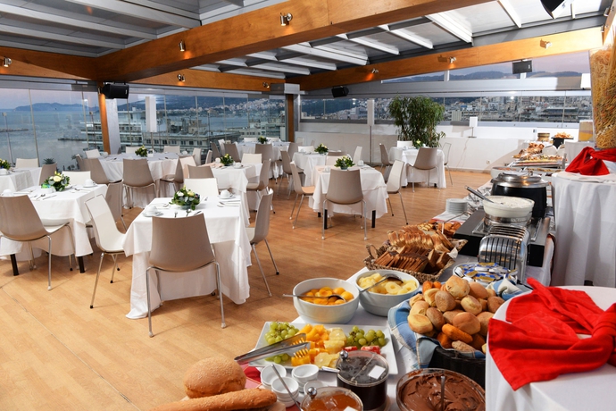 Imagen del bar/restaurante del Hotel Airotel Galaxy. Foto 4