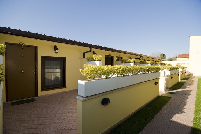 Imagen de los exteriores del Hotel Airport, Aeropuerto de Roma-Fiumicino. Foto 14