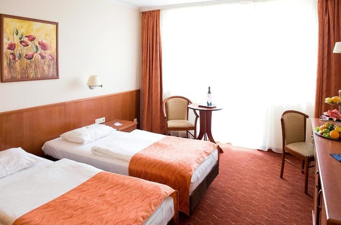 Imagen de los exteriores del Hotel Airport Budapest. Foto 11