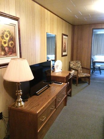 Imagen del bar/restaurante del Hotel Airport Chalet. Foto 4